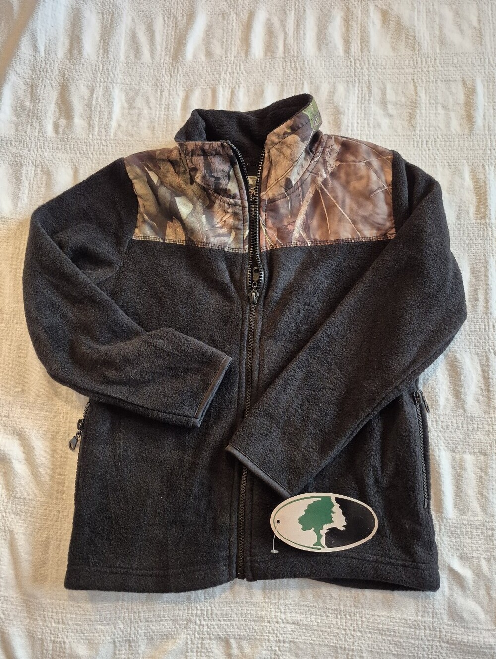 Mossy Oak boys size 7 black fleece with camo accent shoulders NWT
